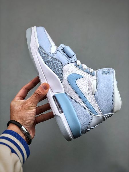 Nike Air Jordan Legacy 312 High Appears in a Chilly 最強三合一混合版本 皮革冰川藍白高幫休閒運動籃球鞋情侶鞋
