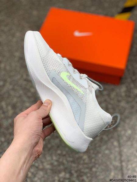 Nike Zoom Fly 4 2022新款 男子超彈碳板跑步鞋